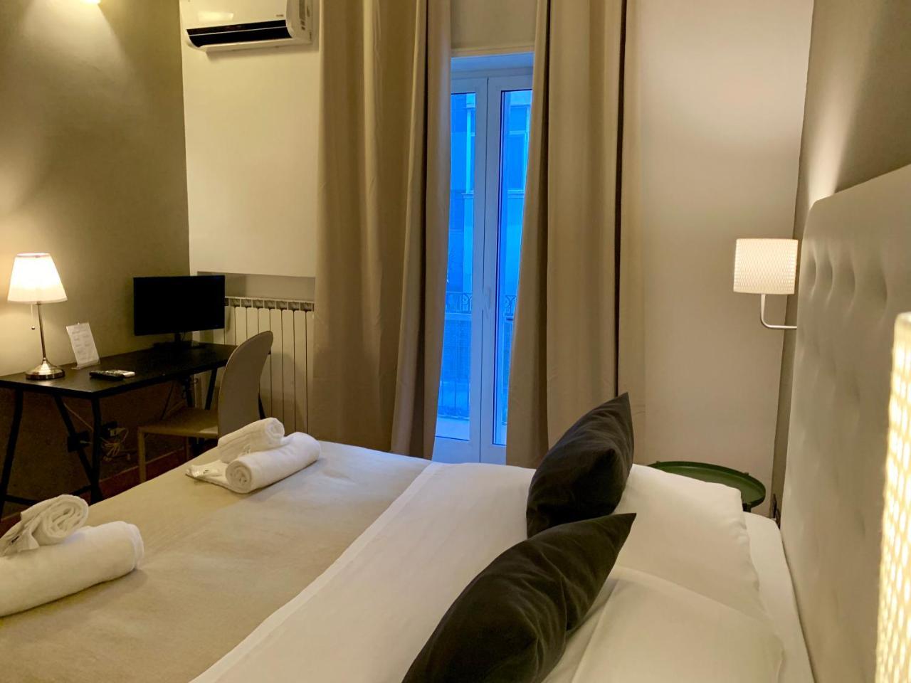 A Due Passi Dal Ponte Hotel Taranto Exterior photo